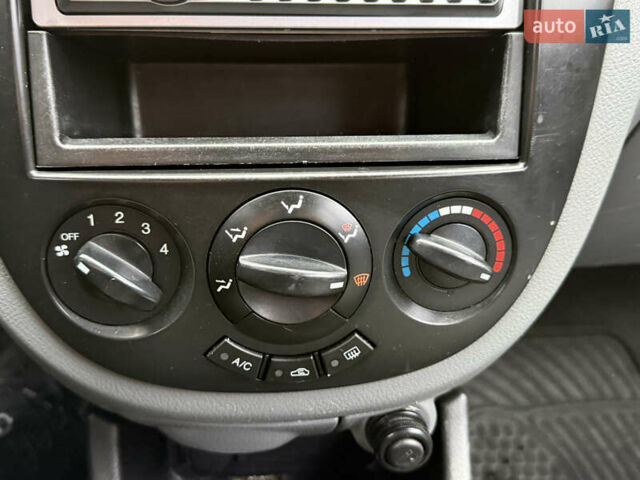 Черный Шевроле Лачетти, объемом двигателя 1.8 л и пробегом 202 тыс. км за 3999 $, фото 41 на Automoto.ua