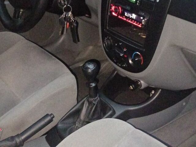 Черный Шевроле Лачетти, объемом двигателя 1.6 л и пробегом 138 тыс. км за 5500 $, фото 5 на Automoto.ua