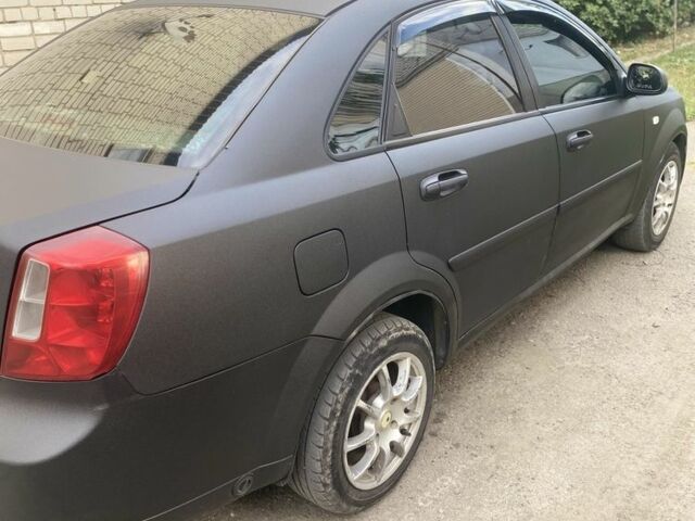 Черный Шевроле Лачетти, объемом двигателя 1.6 л и пробегом 302 тыс. км за 3750 $, фото 4 на Automoto.ua