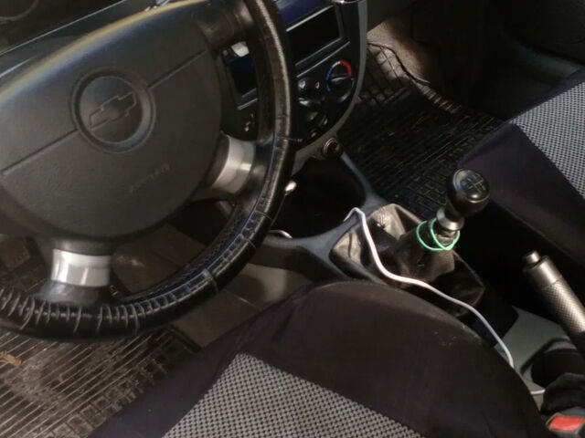 Черный Шевроле Лачетти, объемом двигателя 1.8 л и пробегом 294 тыс. км за 4000 $, фото 2 на Automoto.ua