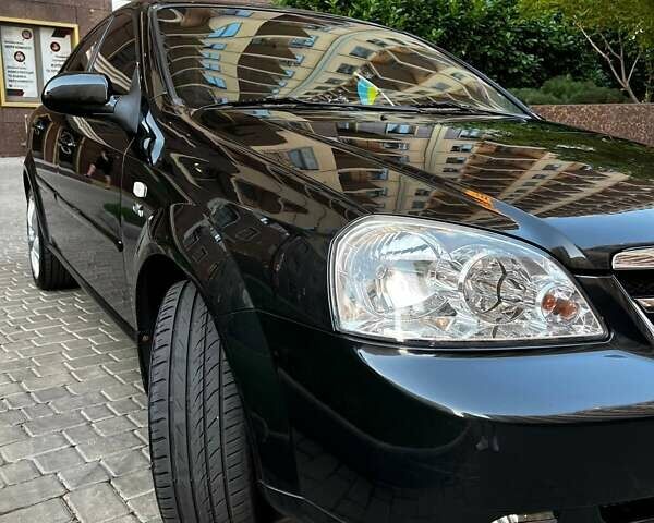 Черный Шевроле Лачетти, объемом двигателя 1.8 л и пробегом 131 тыс. км за 6400 $, фото 3 на Automoto.ua