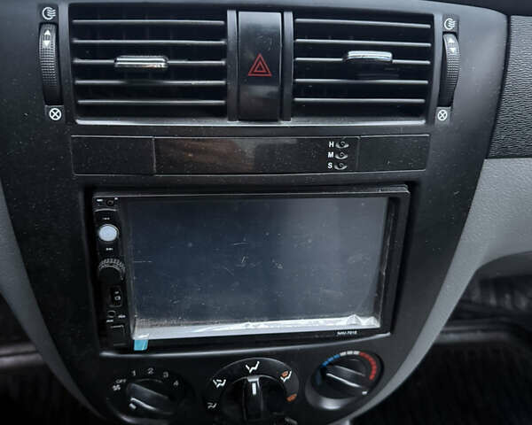 Черный Шевроле Лачетти, объемом двигателя 1.6 л и пробегом 285 тыс. км за 2999 $, фото 8 на Automoto.ua