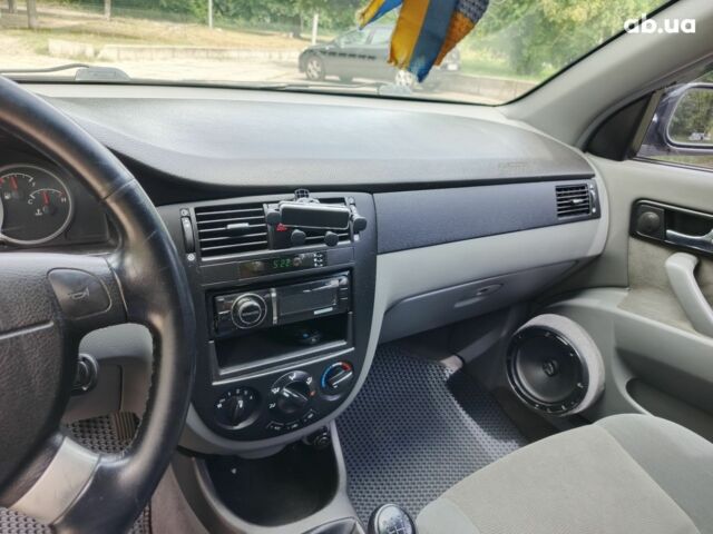 Черный Шевроле Лачетти, объемом двигателя 1.8 л и пробегом 190 тыс. км за 4999 $, фото 5 на Automoto.ua