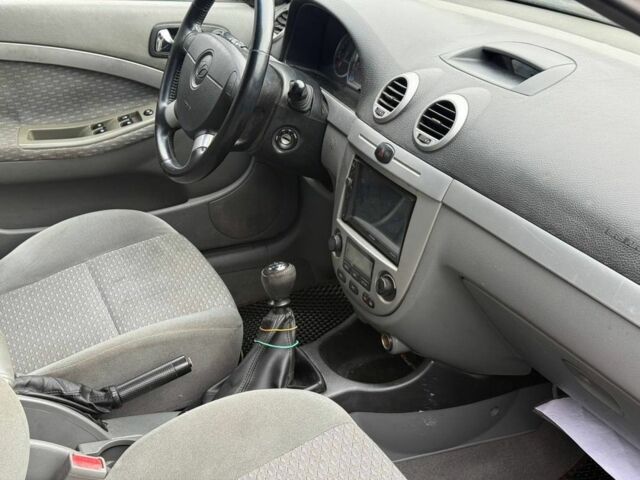 Черный Шевроле Лачетти, объемом двигателя 1.8 л и пробегом 150 тыс. км за 3999 $, фото 4 на Automoto.ua