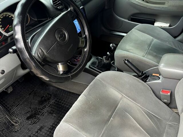 Черный Шевроле Лачетти, объемом двигателя 1.8 л и пробегом 320 тыс. км за 4000 $, фото 4 на Automoto.ua