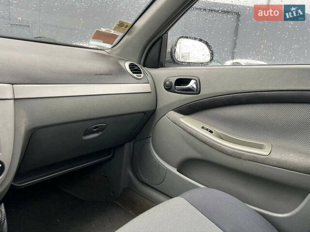 Черный Шевроле Лачетти, объемом двигателя 1.8 л и пробегом 293 тыс. км за 4190 $, фото 26 на Automoto.ua