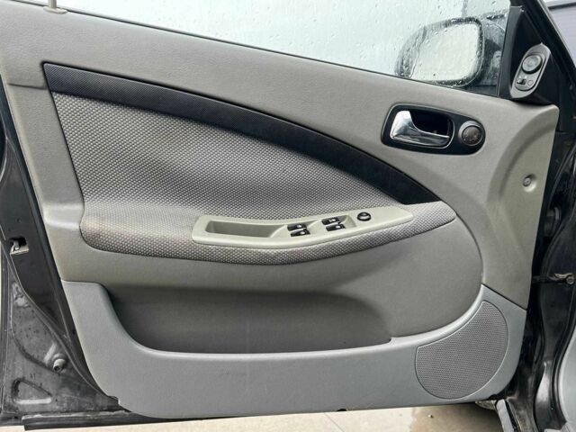 Черный Шевроле Лачетти, объемом двигателя 1.8 л и пробегом 293 тыс. км за 4190 $, фото 14 на Automoto.ua