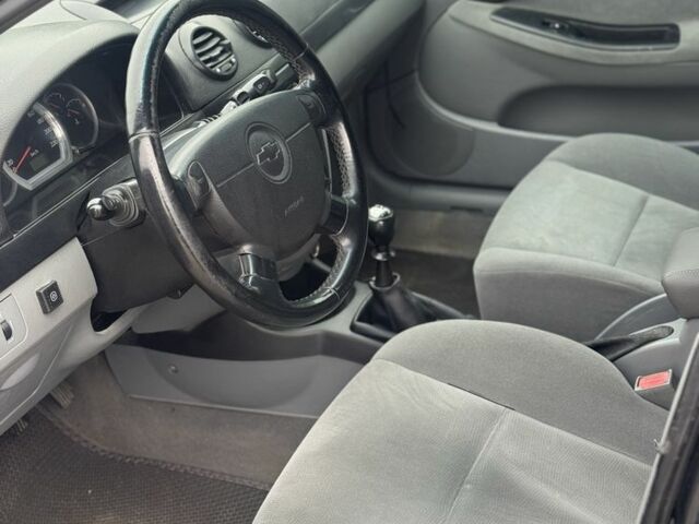 Черный Шевроле Лачетти, объемом двигателя 1.8 л и пробегом 234 тыс. км за 3350 $, фото 6 на Automoto.ua