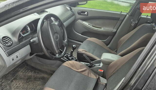 Черный Шевроле Лачетти, объемом двигателя 1.8 л и пробегом 280 тыс. км за 3899 $, фото 5 на Automoto.ua