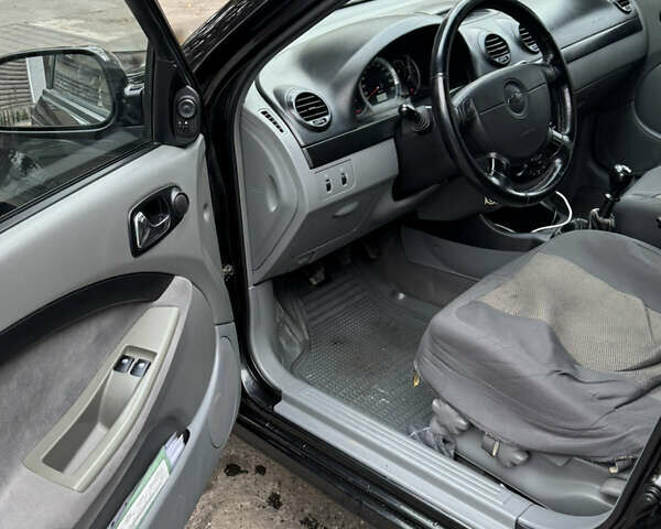 Черный Шевроле Лачетти, объемом двигателя 1.8 л и пробегом 175 тыс. км за 4500 $, фото 13 на Automoto.ua