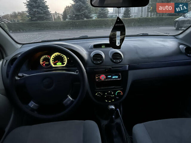 Черный Шевроле Лачетти, объемом двигателя 1.8 л и пробегом 180 тыс. км за 3900 $, фото 20 на Automoto.ua