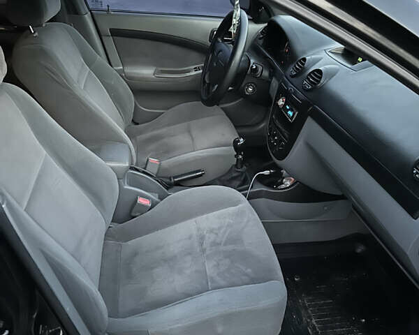 Черный Шевроле Лачетти, объемом двигателя 1.8 л и пробегом 180 тыс. км за 3900 $, фото 19 на Automoto.ua