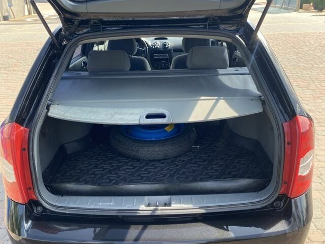 Черный Шевроле Лачетти, объемом двигателя 1.8 л и пробегом 266 тыс. км за 4499 $, фото 5 на Automoto.ua