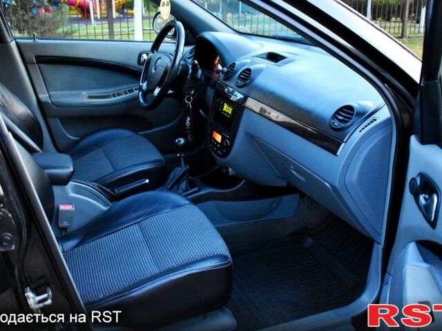 Черный Шевроле Лачетти, объемом двигателя 1.6 л и пробегом 156 тыс. км за 4400 $, фото 2 на Automoto.ua