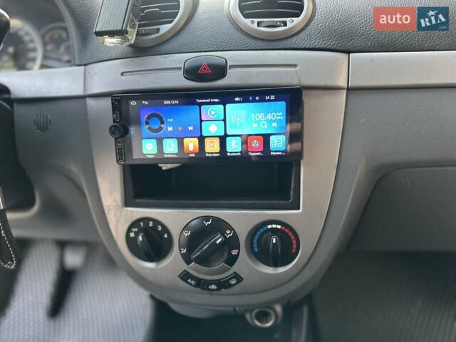 Черный Шевроле Лачетти, объемом двигателя 1.6 л и пробегом 230 тыс. км за 4950 $, фото 83 на Automoto.ua