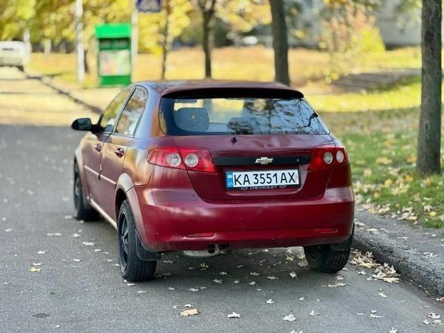 Красный Шевроле Лачетти, объемом двигателя 1.6 л и пробегом 300 тыс. км за 2350 $, фото 4 на Automoto.ua