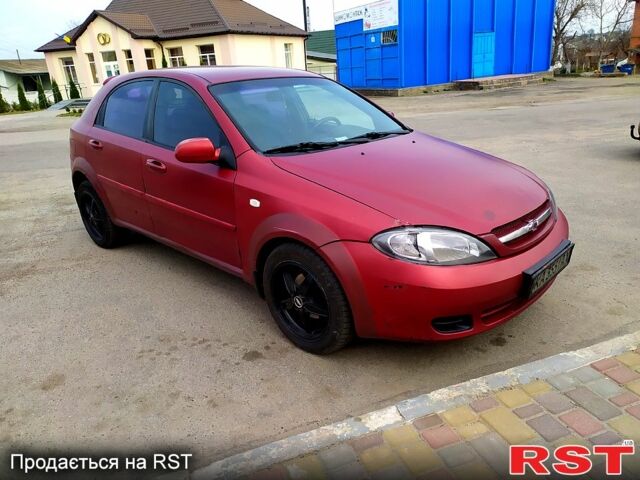 Красный Шевроле Лачетти, объемом двигателя 16 л и пробегом 250 тыс. км за 2300 $, фото 1 на Automoto.ua
