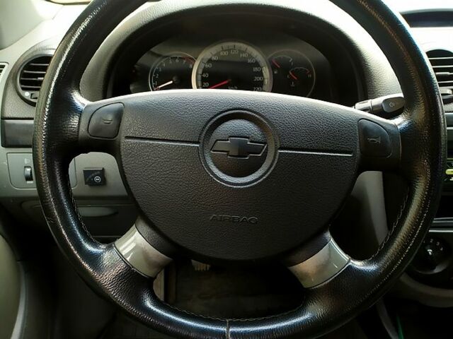 Красный Шевроле Лачетти, объемом двигателя 16 л и пробегом 250 тыс. км за 2300 $, фото 10 на Automoto.ua