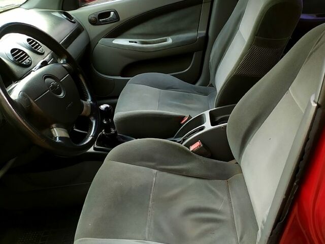 Красный Шевроле Лачетти, объемом двигателя 16 л и пробегом 250 тыс. км за 2300 $, фото 8 на Automoto.ua