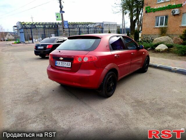 Красный Шевроле Лачетти, объемом двигателя 16 л и пробегом 250 тыс. км за 2300 $, фото 2 на Automoto.ua