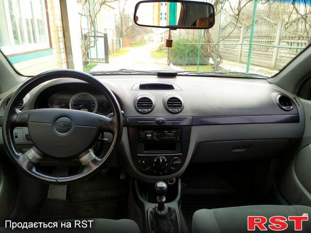 Красный Шевроле Лачетти, объемом двигателя 16 л и пробегом 250 тыс. км за 2300 $, фото 12 на Automoto.ua