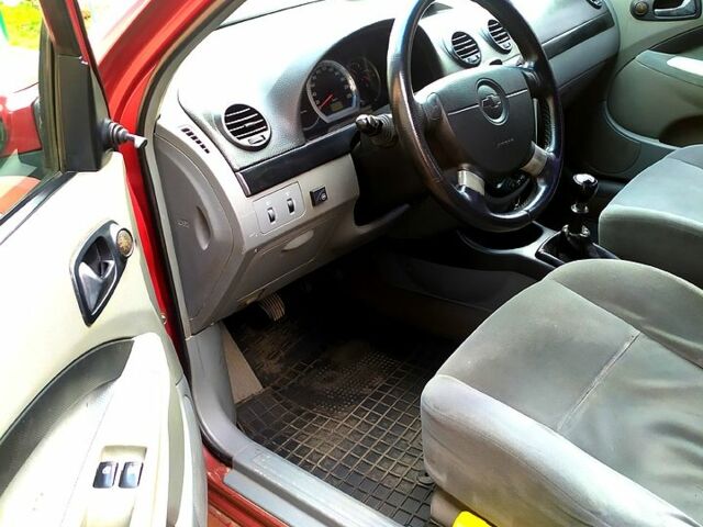 Красный Шевроле Лачетти, объемом двигателя 16 л и пробегом 250 тыс. км за 2300 $, фото 6 на Automoto.ua