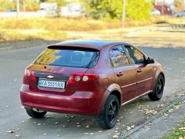 Красный Шевроле Лачетти, объемом двигателя 1.6 л и пробегом 300 тыс. км за 2350 $, фото 3 на Automoto.ua