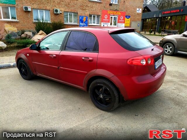 Красный Шевроле Лачетти, объемом двигателя 16 л и пробегом 250 тыс. км за 2300 $, фото 3 на Automoto.ua