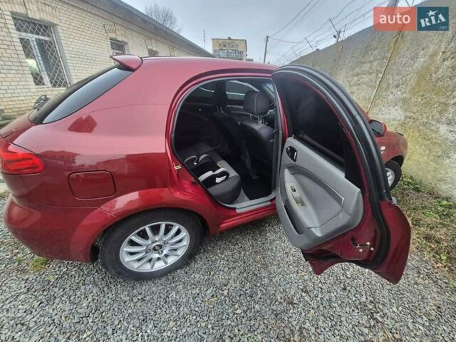 Червоний Шевроле Лачетті, об'ємом двигуна 1.8 л та пробігом 187 тис. км за 4500 $, фото 9 на Automoto.ua