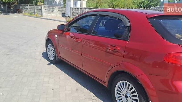 Красный Шевроле Лачетти, объемом двигателя 1.8 л и пробегом 280 тыс. км за 5700 $, фото 2 на Automoto.ua