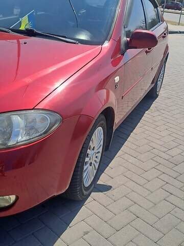 Красный Шевроле Лачетти, объемом двигателя 1.8 л и пробегом 280 тыс. км за 5700 $, фото 3 на Automoto.ua