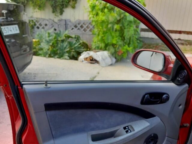 Красный Шевроле Лачетти, объемом двигателя 1.6 л и пробегом 236 тыс. км за 2900 $, фото 5 на Automoto.ua