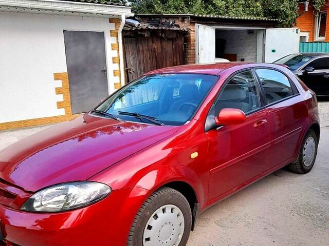 Красный Шевроле Лачетти, объемом двигателя 1.6 л и пробегом 236 тыс. км за 2900 $, фото 2 на Automoto.ua