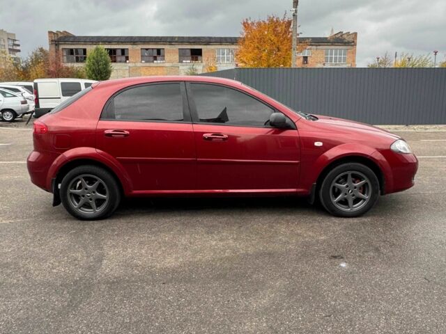 Красный Шевроле Лачетти, объемом двигателя 1.4 л и пробегом 160 тыс. км за 4450 $, фото 3 на Automoto.ua