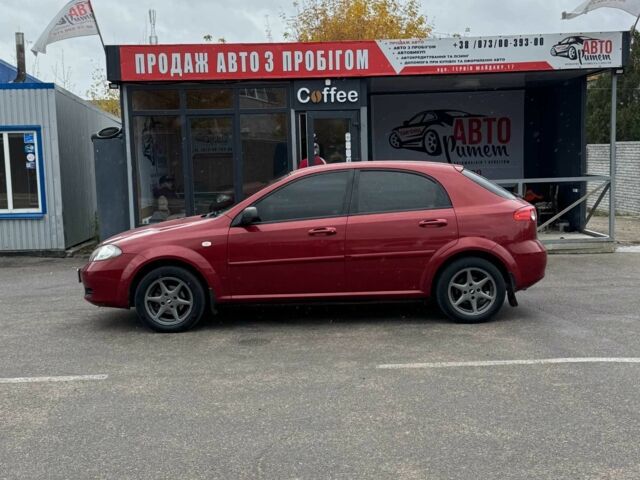 Красный Шевроле Лачетти, объемом двигателя 1.4 л и пробегом 160 тыс. км за 4450 $, фото 7 на Automoto.ua