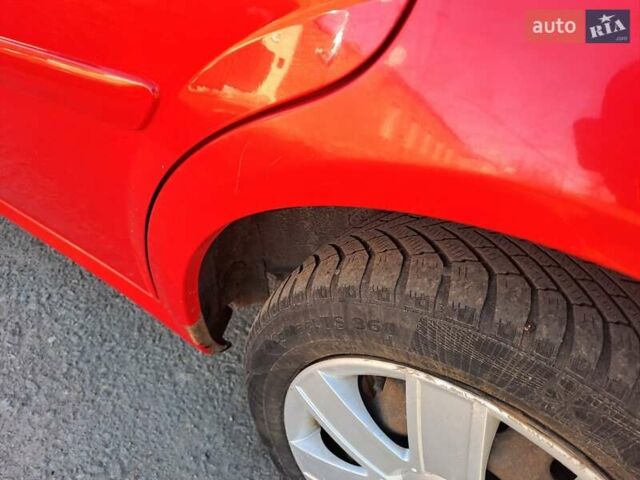 Красный Шевроле Лачетти, объемом двигателя 1.6 л и пробегом 166 тыс. км за 3800 $, фото 5 на Automoto.ua