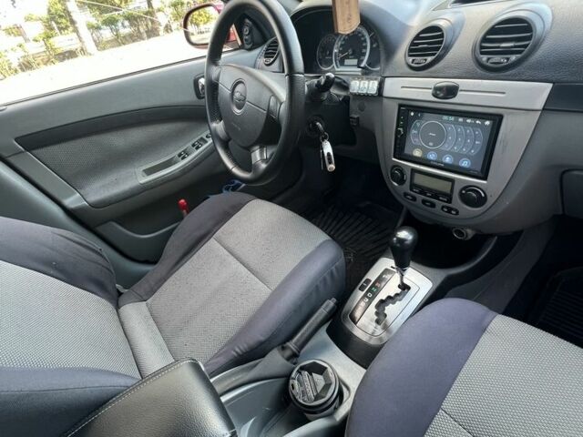 Красный Шевроле Лачетти, объемом двигателя 1.8 л и пробегом 250 тыс. км за 4000 $, фото 7 на Automoto.ua