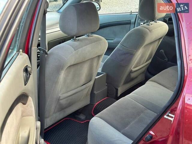 Красный Шевроле Лачетти, объемом двигателя 1.4 л и пробегом 200 тыс. км за 3200 $, фото 5 на Automoto.ua