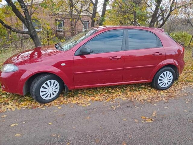 Красный Шевроле Лачетти, объемом двигателя 1.6 л и пробегом 141 тыс. км за 3399 $, фото 8 на Automoto.ua