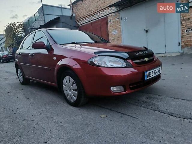 Красный Шевроле Лачетти, объемом двигателя 1.6 л и пробегом 261 тыс. км за 3650 $, фото 5 на Automoto.ua