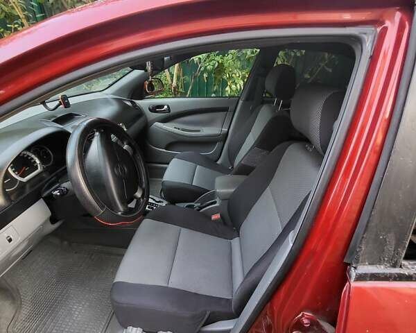 Красный Шевроле Лачетти, объемом двигателя 1.8 л и пробегом 110 тыс. км за 4500 $, фото 4 на Automoto.ua