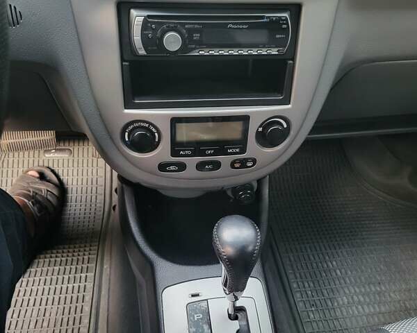 Красный Шевроле Лачетти, объемом двигателя 1.8 л и пробегом 110 тыс. км за 4600 $, фото 5 на Automoto.ua