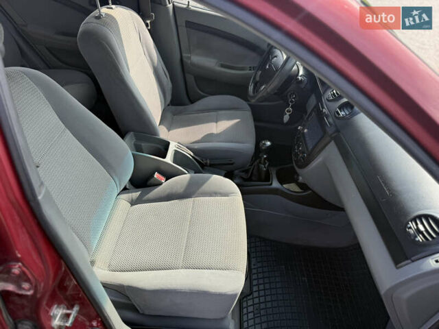 Красный Шевроле Лачетти, объемом двигателя 1.4 л и пробегом 258 тыс. км за 3300 $, фото 20 на Automoto.ua