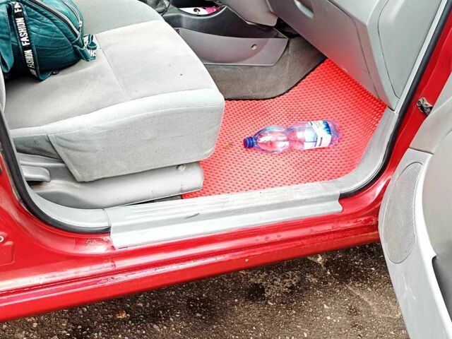 Красный Шевроле Лачетти, объемом двигателя 1.6 л и пробегом 264 тыс. км за 2500 $, фото 2 на Automoto.ua