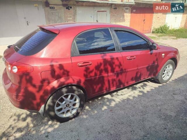 Красный Шевроле Лачетти, объемом двигателя 1.8 л и пробегом 202 тыс. км за 4400 $, фото 4 на Automoto.ua