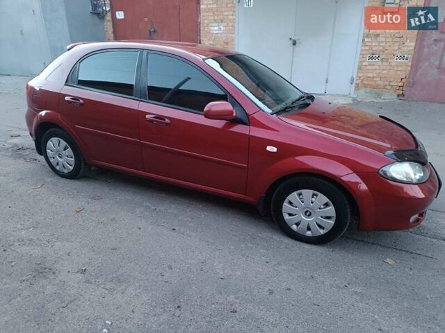 Красный Шевроле Лачетти, объемом двигателя 1.6 л и пробегом 261 тыс. км за 3650 $, фото 8 на Automoto.ua