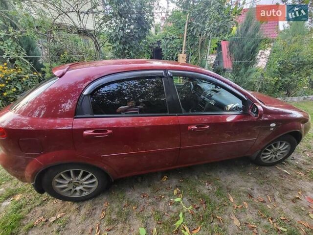 Красный Шевроле Лачетти, объемом двигателя 1.8 л и пробегом 110 тыс. км за 4500 $, фото 2 на Automoto.ua