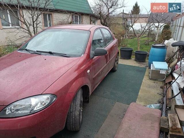 Красный Шевроле Лачетти, объемом двигателя 1.6 л и пробегом 230 тыс. км за 3200 $, фото 2 на Automoto.ua