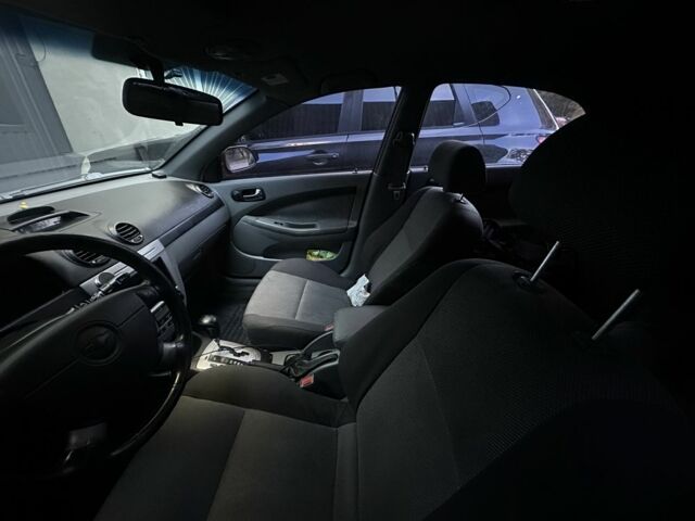 Червоний Шевроле Лачетті, об'ємом двигуна 1.8 л та пробігом 300 тис. км за 4000 $, фото 5 на Automoto.ua