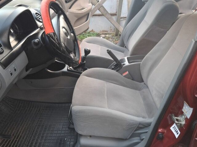 Красный Шевроле Лачетти, объемом двигателя 1.6 л и пробегом 141 тыс. км за 3399 $, фото 4 на Automoto.ua